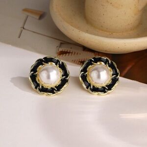 🎀 Bundle earrings, $10 for each, buy 2 get 1 more pairs for free